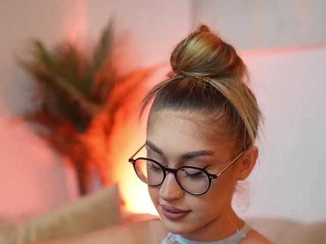 Freechat AileenKiss on BongaCams