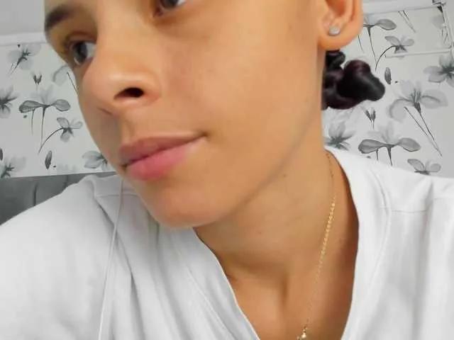 Offline Ehotloveaxxx on BongaCams