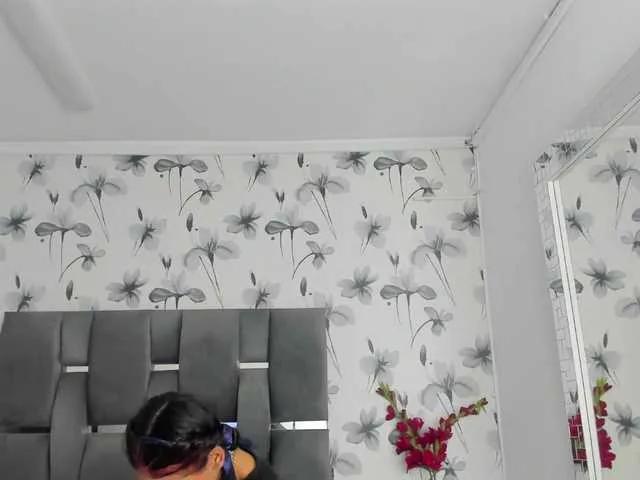 Offline Ehotloveaxxx on BongaCams