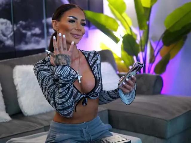 Offline RaquelleVon on BongaCams