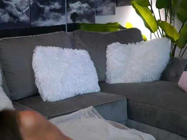 Offline RaquelleVon on BongaCams