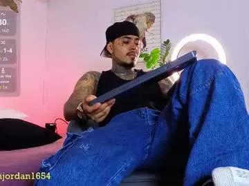 jordansmiith_ — GOAL: Great cum show [1985 tokens remaining] Tattooed macho looking for a hungry mouth or hole to give a BIG SHOT OF CUMSniff my feet while I jerk #feet #bbc #straight #latino #lovense
