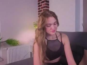 moirawenzinger — Heeeeyy, my name is Kylie!! Goal: Close-up of pouty lips, wet them slowly #muscles #18 #New #LovensE #SKINNY [15 tokens remaining]