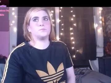 Freechat roxanneroulette on Chaturbate