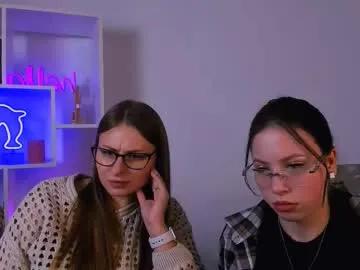 skye_vexa — GOAL: hot teasy [122 tokens remaining] Welcome to my room! #smoke #cute #shy #natural #nude