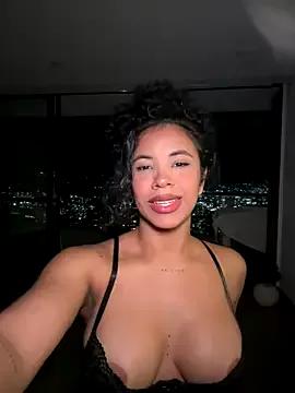 Freechat Brunettexio on StripChat