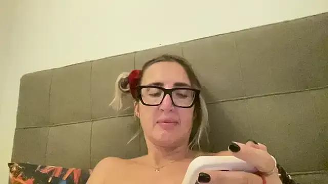 Freechat casalinga88 on StripChat