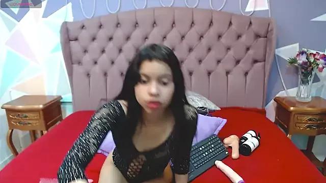 Freechat CloeyGraweing on StripChat