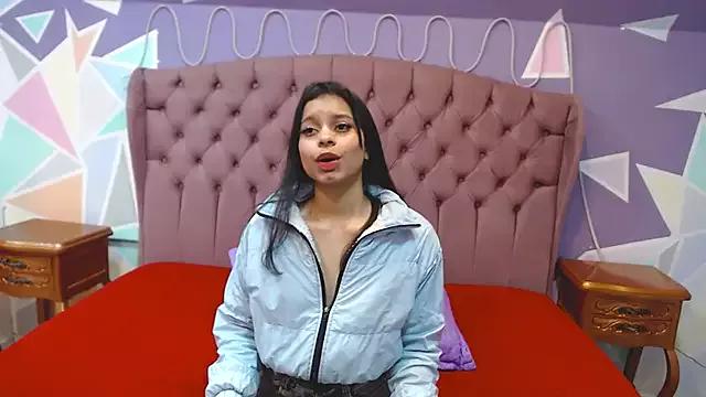 Freechat CloeyGraweing on StripChat