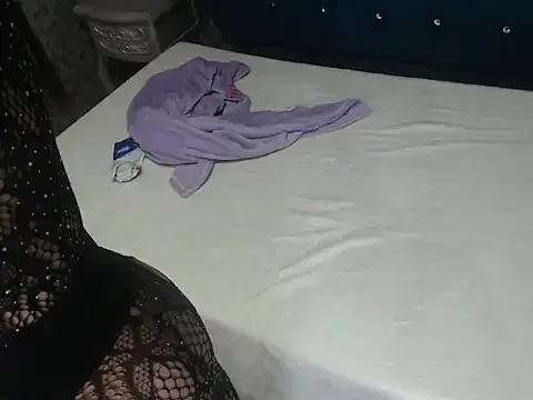 StripChat CrisstalPink is Freechat CrisstalPink — shake ass + slaps