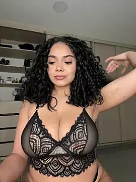 Freechat Curlyierr on StripChat