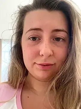 Freechat curvyflawless on StripChat