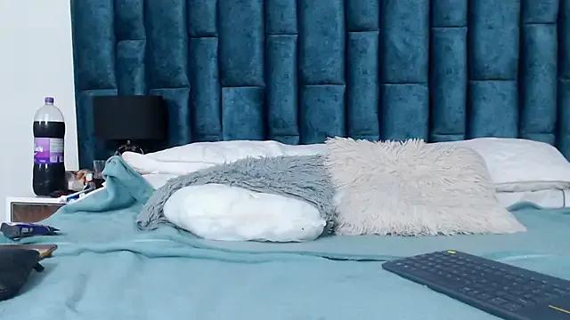 Emma_Foxi on StripChat 