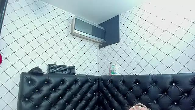 Freechat EMMA_SANTANA on StripChat