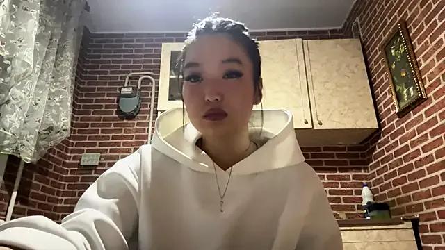 EmmaLeexth — Hot air Kiss