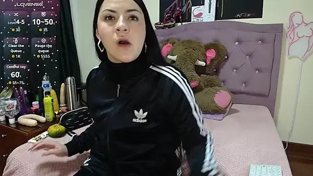 Freechat Emmie_Hot on StripChat