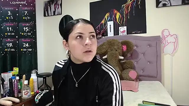 Freechat Emmie_Hot on StripChat