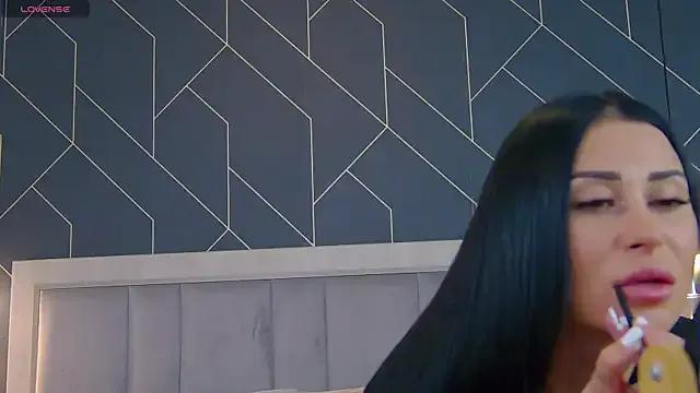 Freechat EmyLaveau on StripChat