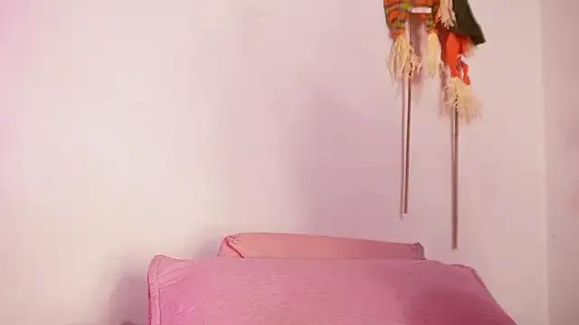 Group emyli_sw_ on StripChat