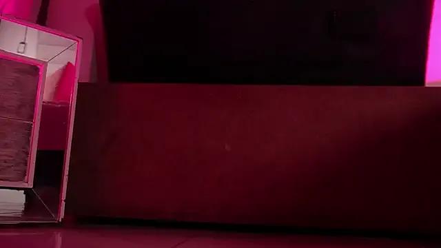 Group emyli_sw_ on StripChat