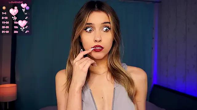 FannyHewson — Sucking on my fingers to arouse you