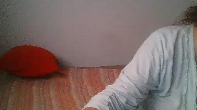 Freechat hairygirl80 on StripChat