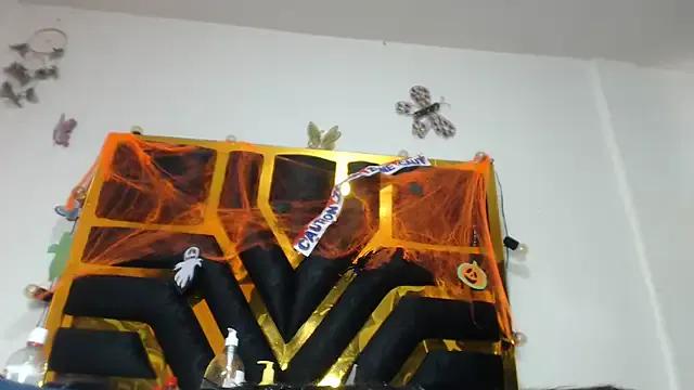 Freechat Helennahot on StripChat