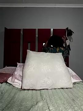 Freechat HoneyDropsX on StripChat