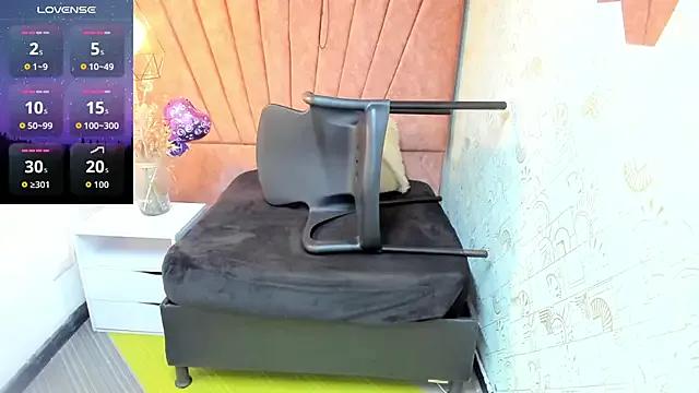 Private Issa_Milf__ on StripChat