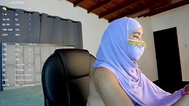 Freechat kalila_latif on StripChat