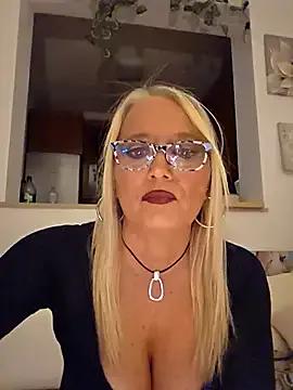 kikkastar on StripChat 