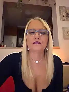 kikkastar on StripChat 