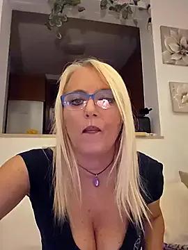 kikkastar on StripChat 