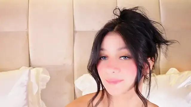 Freechat KiraKayleigh1 on StripChat