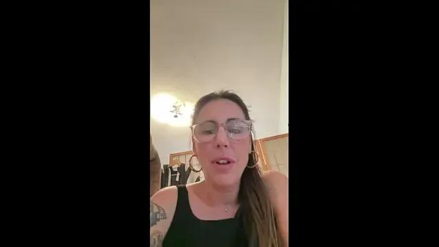 Freechat Klamsine on StripChat