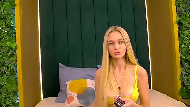 StripChat KristinaDane is Private KristinaDane — SHOW BOOBS