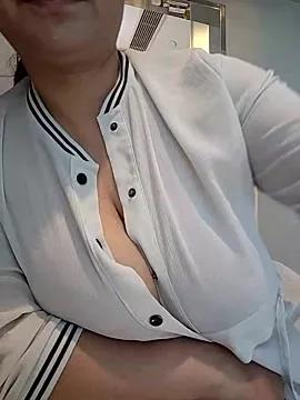 LILYsweetfcup on StripChat 