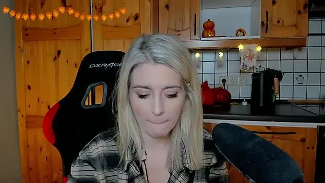 Freechat Lisaonthemoon on StripChat