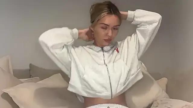 Freechat lolableux on StripChat