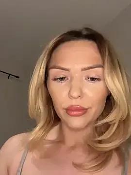 Freechat lolableux on StripChat