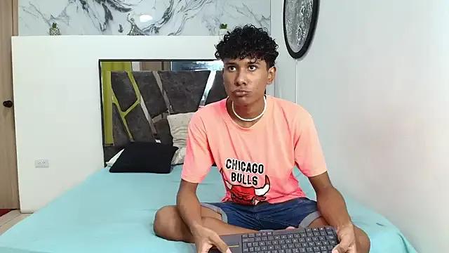 LONDON_BOYS1 — SUCK TWO HARD COCKS 