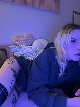 StripChat marnemzavar444 is Freechat marnemzavar444 — Pulcsi le/ swater off