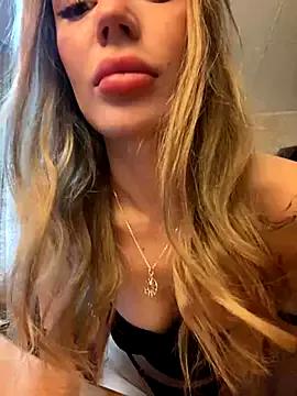 Freechat meanexx on StripChat