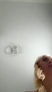 StripChat Mia_Roxie is Freechat Mia_Roxie — Sexy strip and fuck my tight pussy