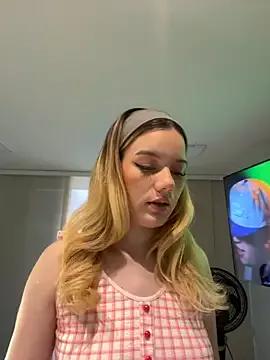 Freechat NicoleCut on StripChat