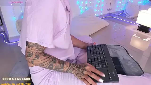 Freechat ohyesly_ on StripChat