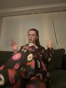 StripChat raen001 is Freechat raen001 — Unbutton my spooky shirt and oil on tits