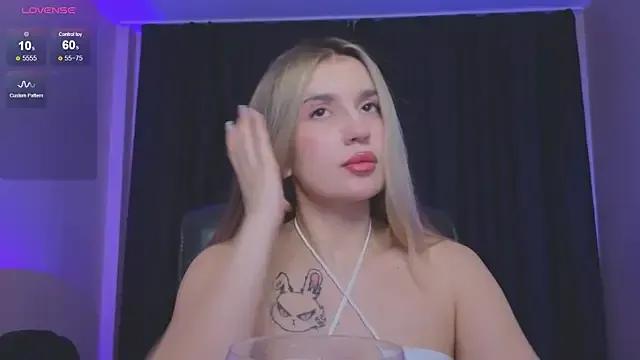 StripChat RoxyChill is Freechat RoxyChill — play with nipples