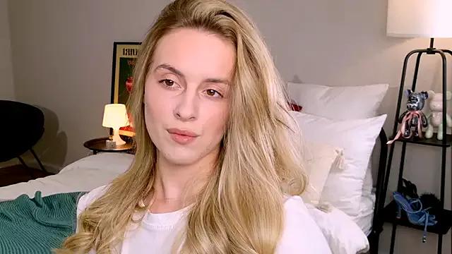 Freechat RozzitaBedberry on StripChat