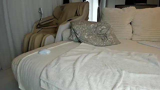 Saradiamond1 on StripChat 